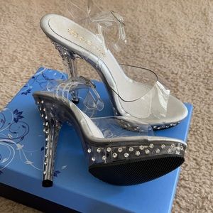 The shoe Fairy - chic heels, size 5